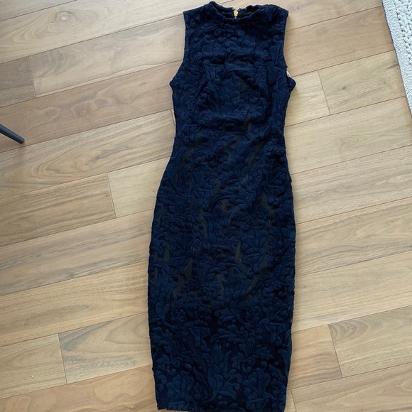 Stunning navy lace body con dress with full gold zipper in the back - Picture 1 of 4